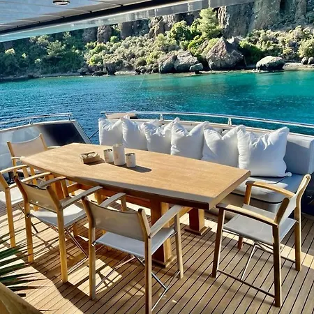 Seara Yachting 보트호텔 *